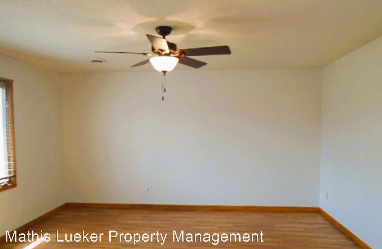 403 Shetland St - Photo 2 of 10