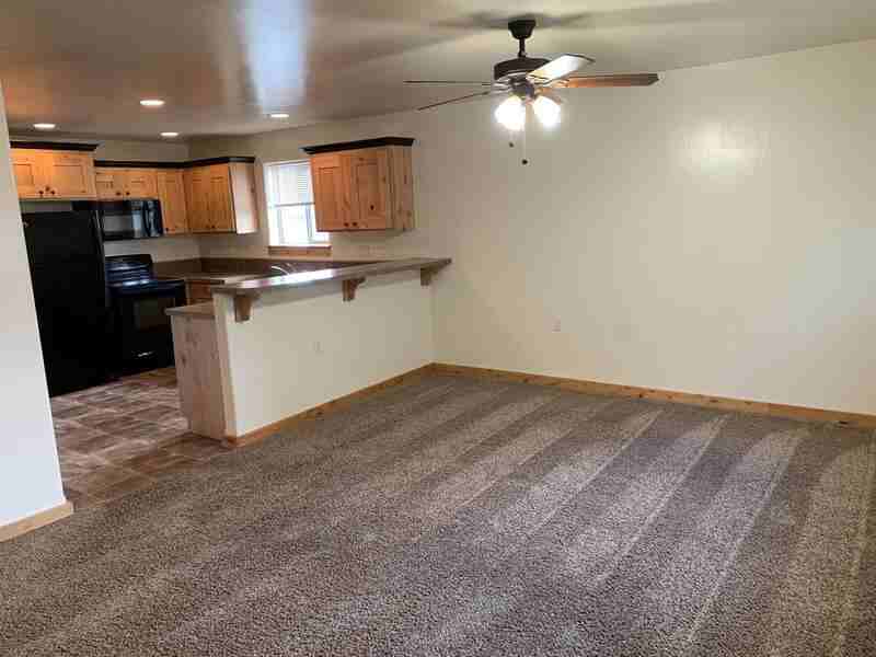 1037 Enterprise Dr - Photo 2 of 17