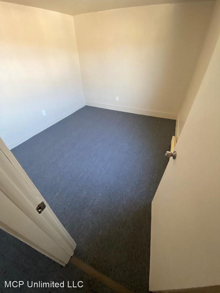 Nicely kept multi family building in the heart of ware - Photo 3 of 9