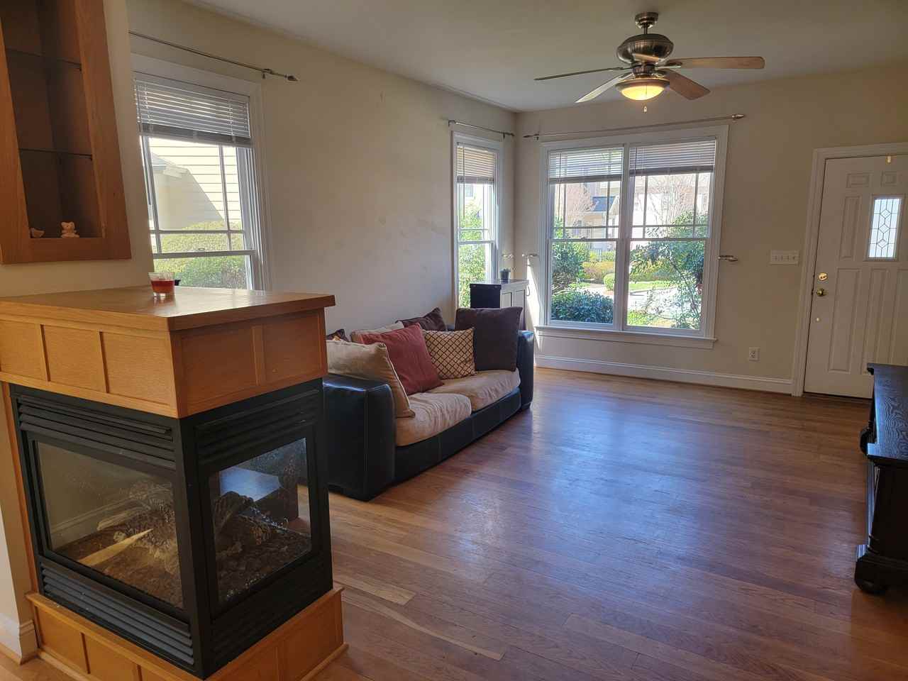 318 Charleston Ln - Photo 3 of 21