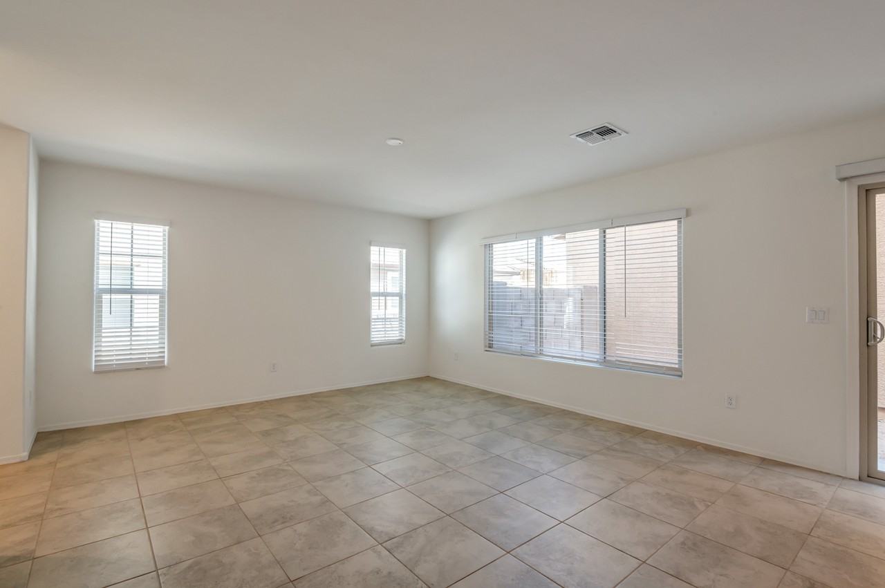 1071 E Descent St - Photo 3 of 24