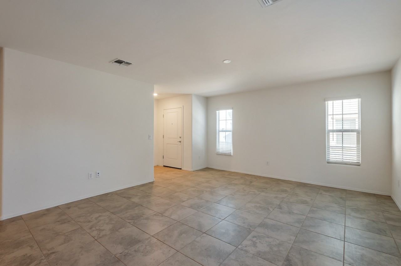 1071 E Descent St - Photo 4 of 24