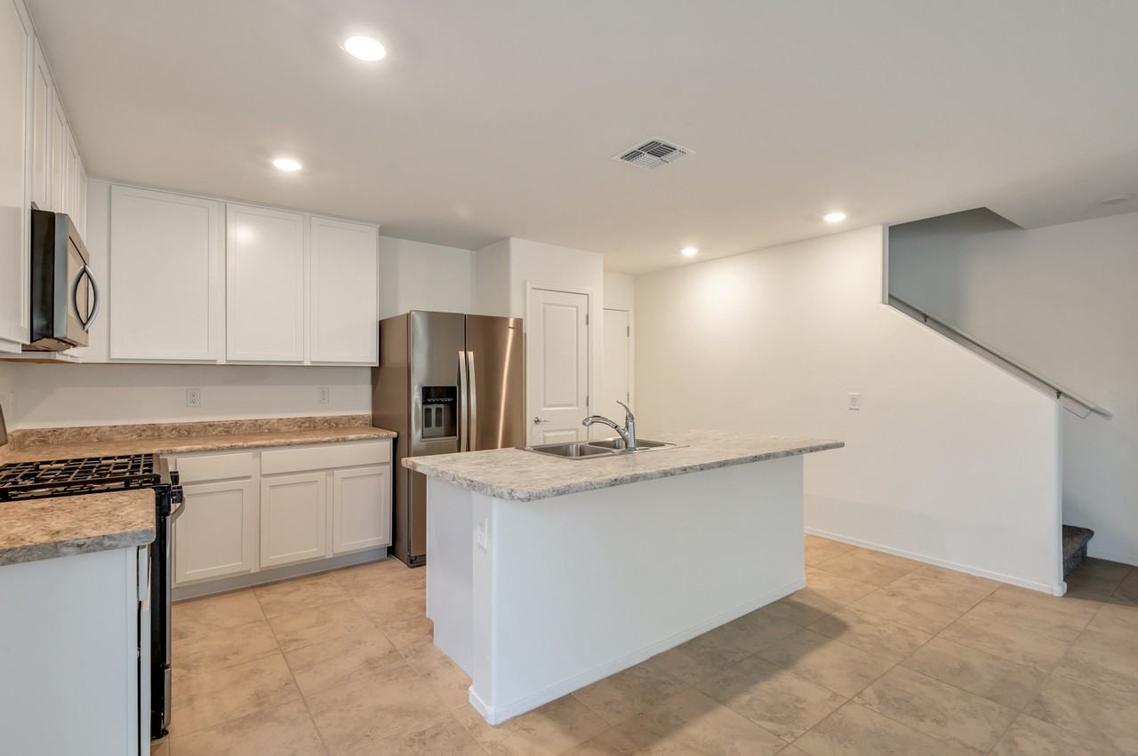 1071 E Descent St - Photo 5 of 24