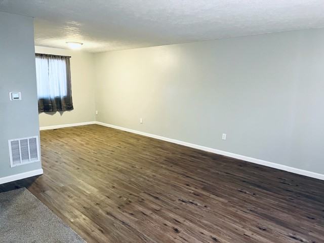 1256 Deer Lake Ct - Photo 2 of 16