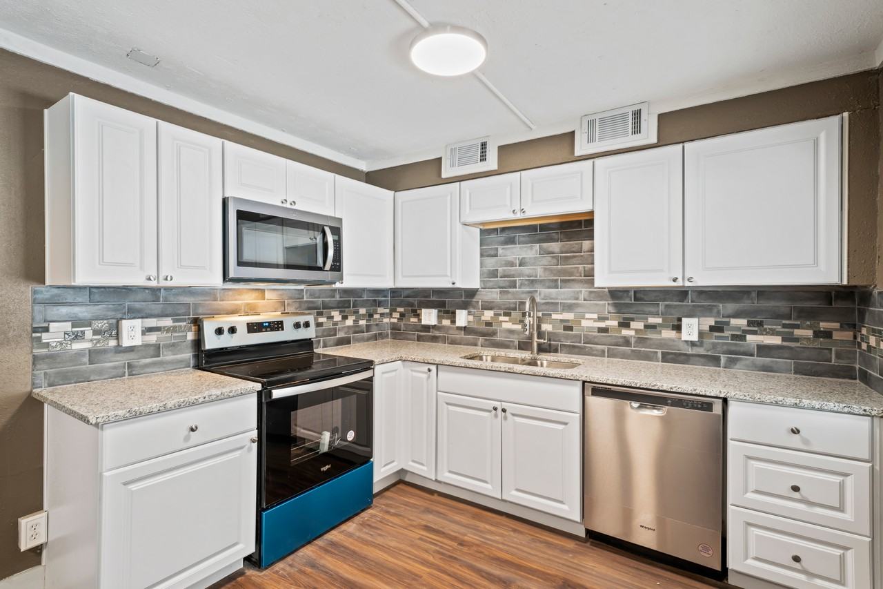 102 Ne 73rd St - Photo 3 of 37