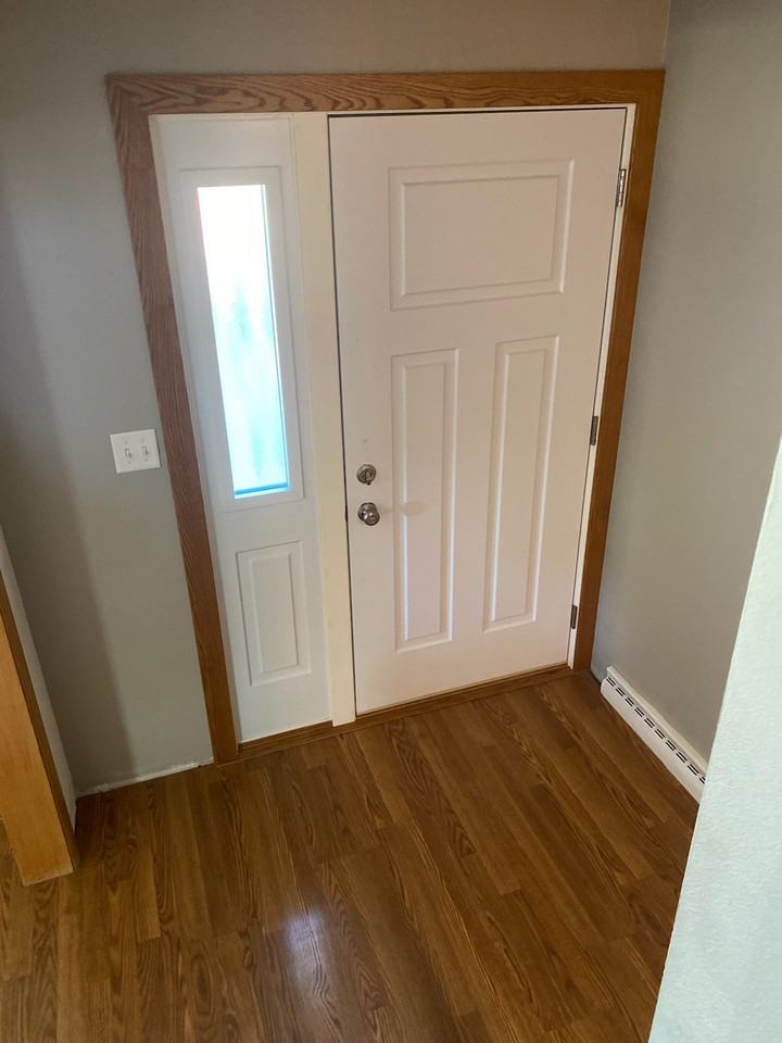 920 College St N - Photo 2 of 50