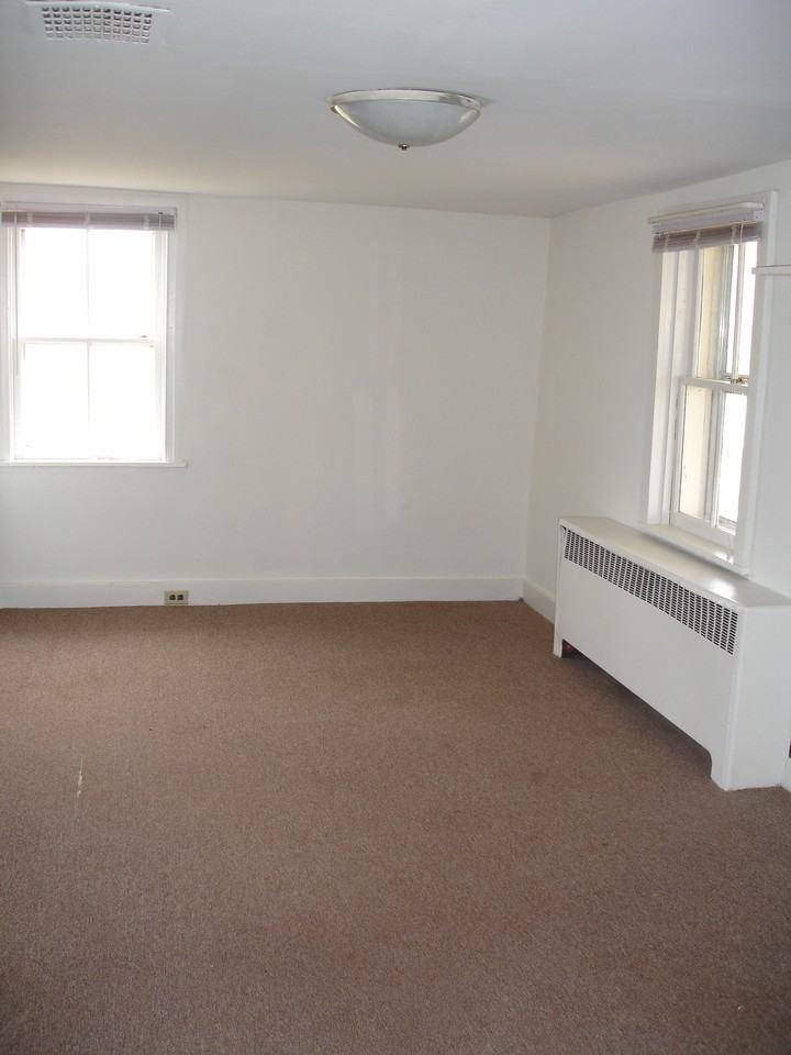 325 Center Rd - Photo 2 of 5