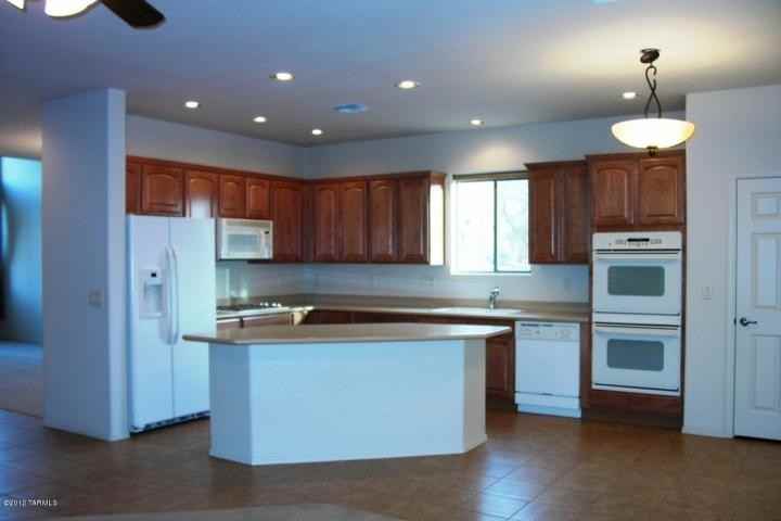 10663 N Whelan Pl - Photo 3 of 32