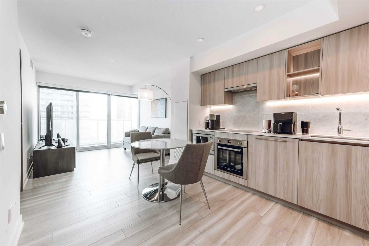 17 Bathurst Street #1508