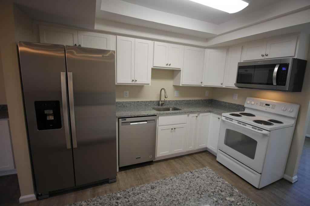 48 Monarch Dr - Photo 2 of 29