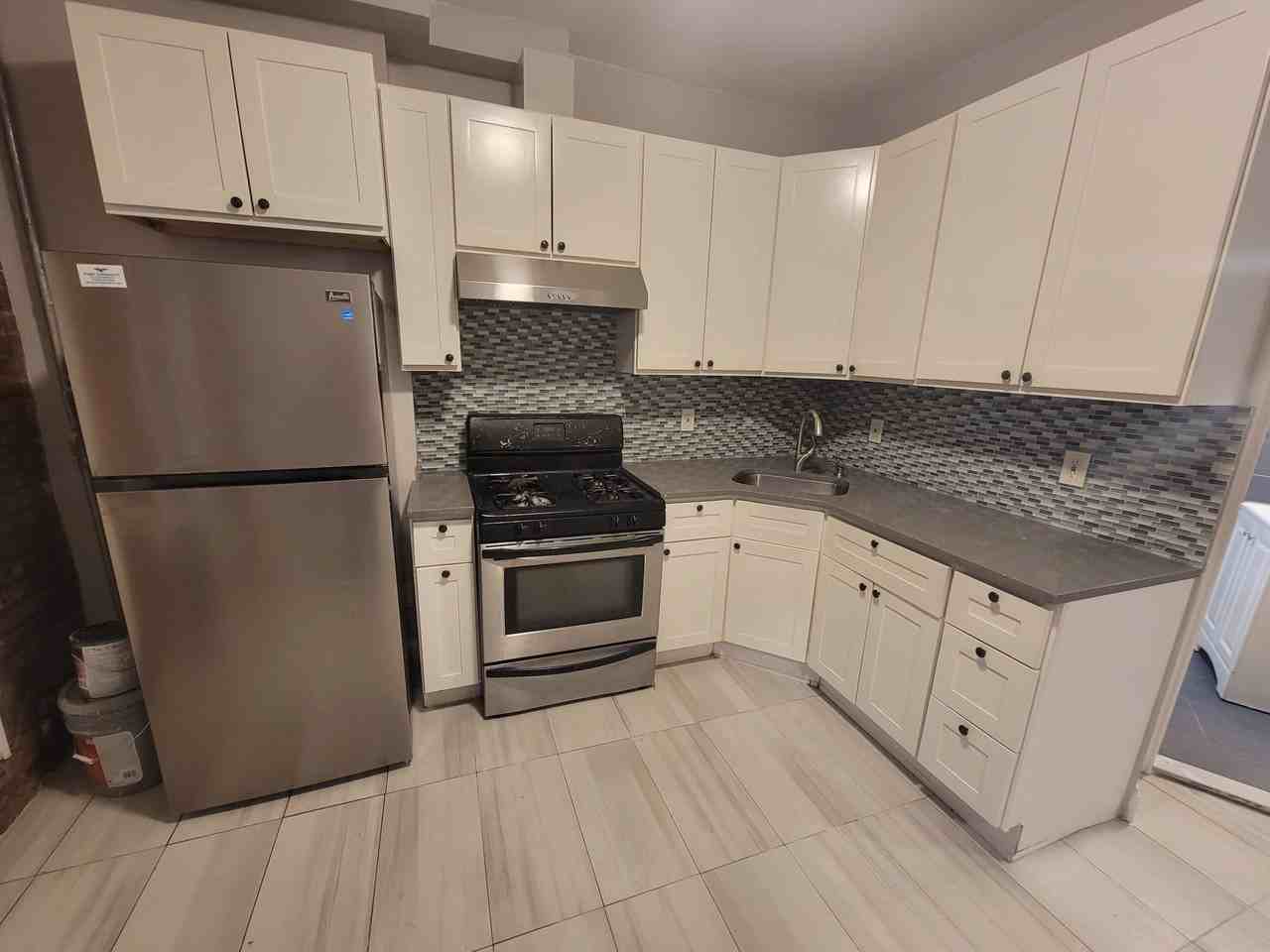 287 Shepherd Avenue 1 - Photo 2 of 14