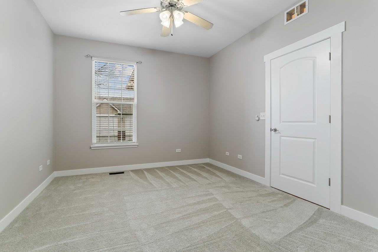 1958 Fieldstone Drive North - Photo 3 of 15