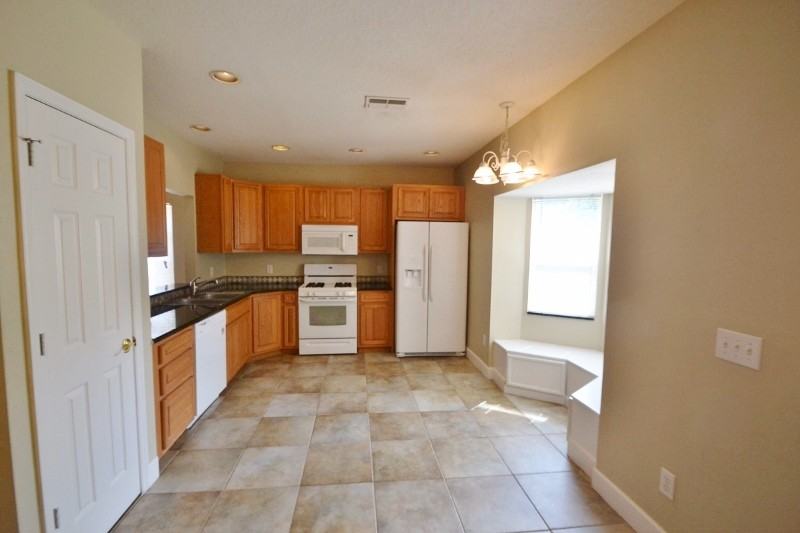 1818 Palm Ridge Pl - Photo 3 of 13