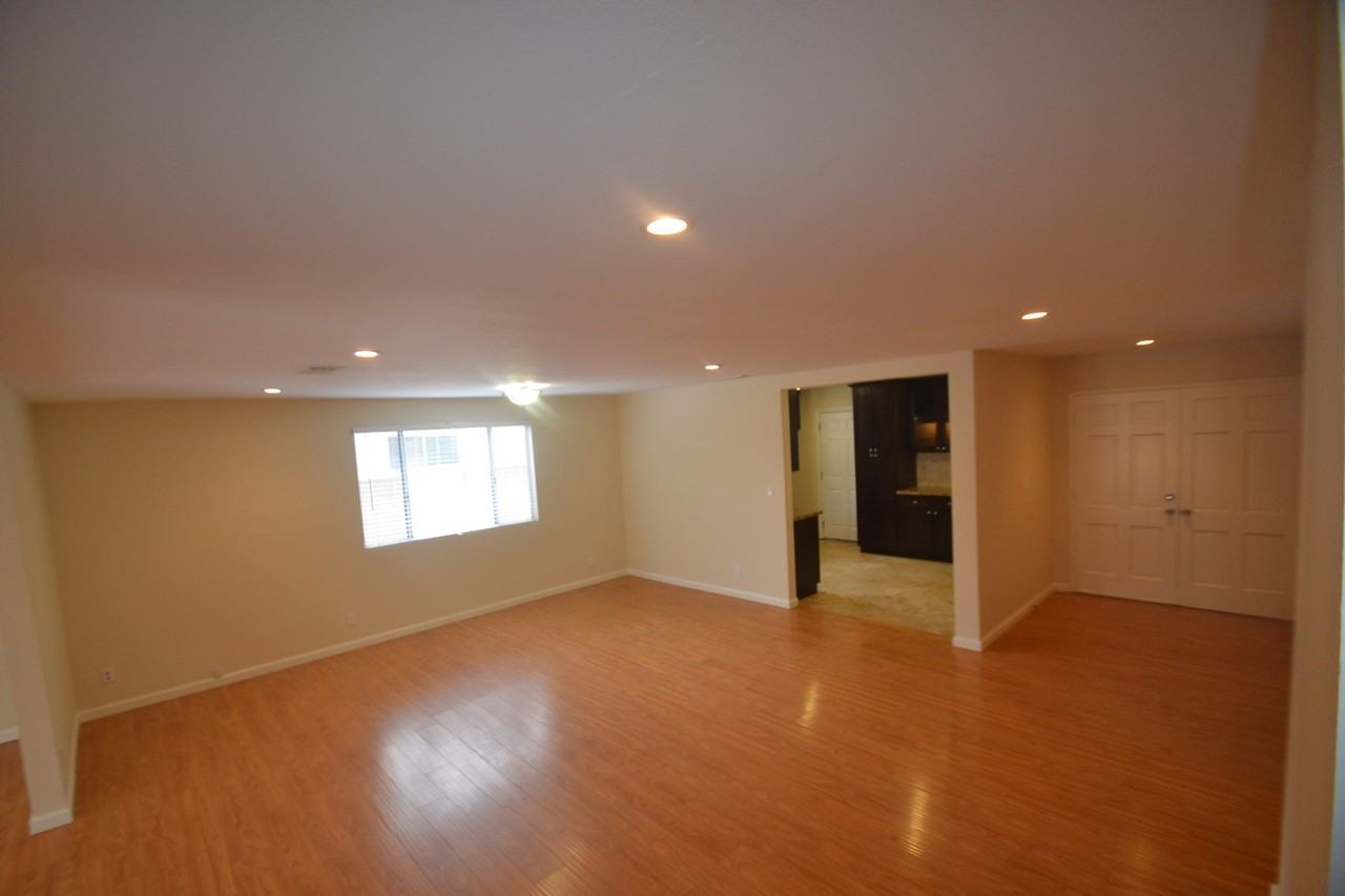 11029 Reichling Ln - Photo 2 of 10