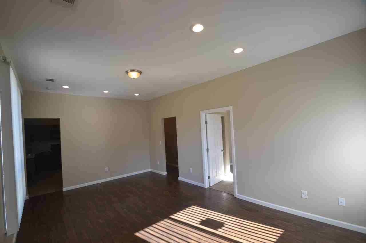 3524 Baltic Ave - Photo 3 of 8