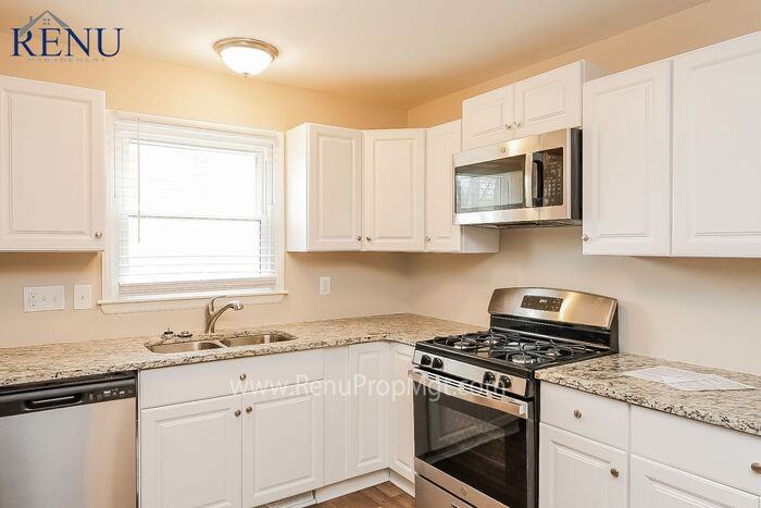 2704 Renee Dr - Photo 3 of 17