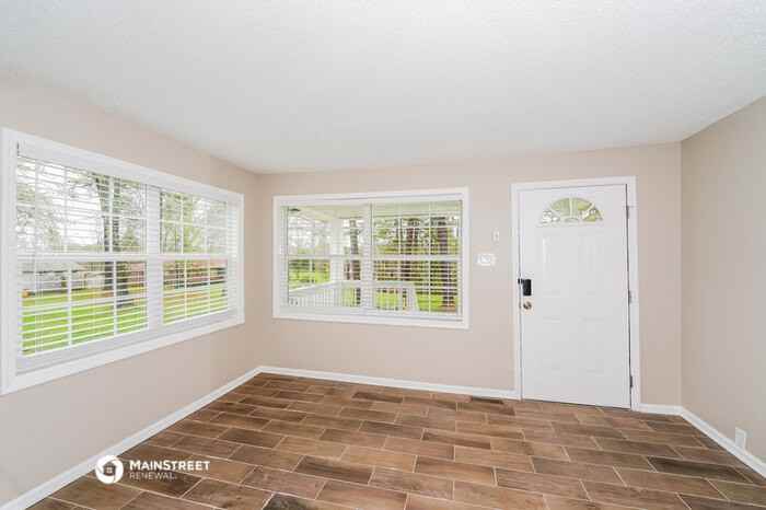 2320 North St - Photo 3 of 16