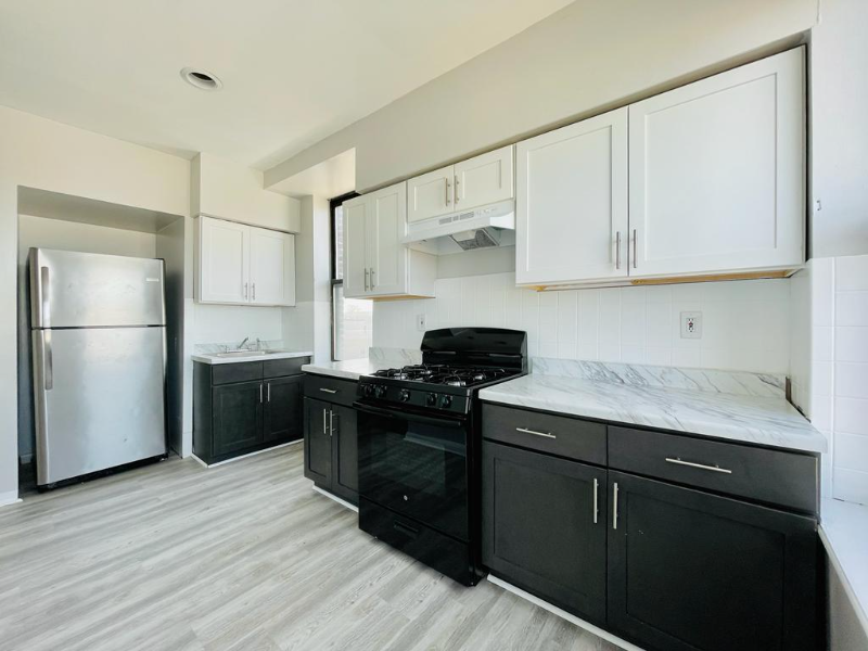 63 65 W 21st St #5 - Photo 2 of 6