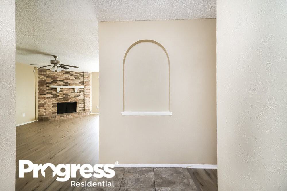 7962 Southbrook Cir - Photo 3 of 16