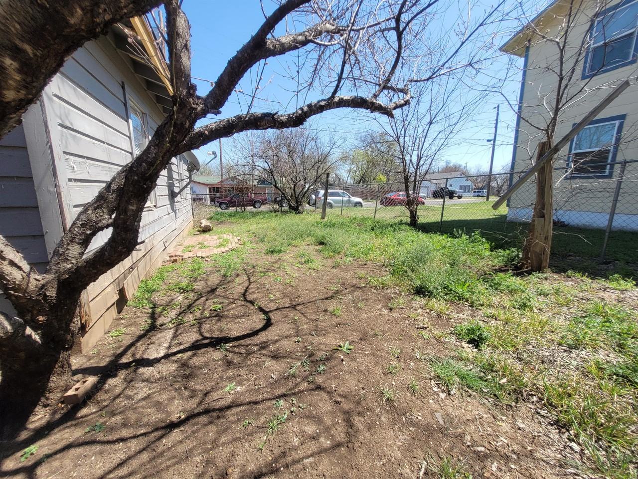 602 W Church Ave - Photo 3 of 11