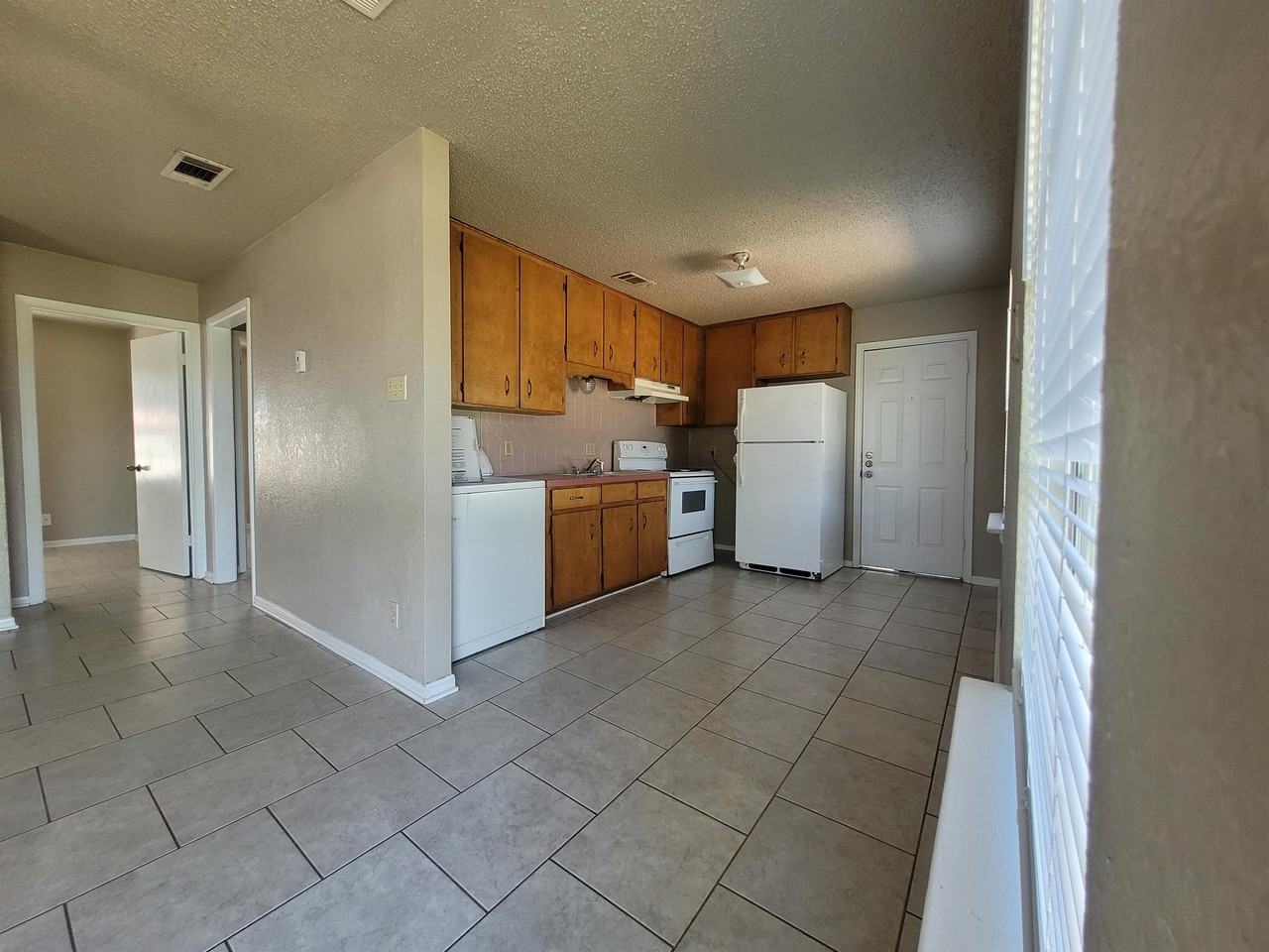 602 W Church Ave - Photo 5 of 11