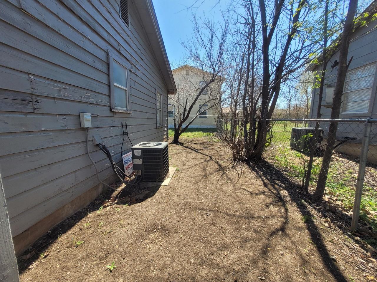 602 W Church Ave - Photo 6 of 11