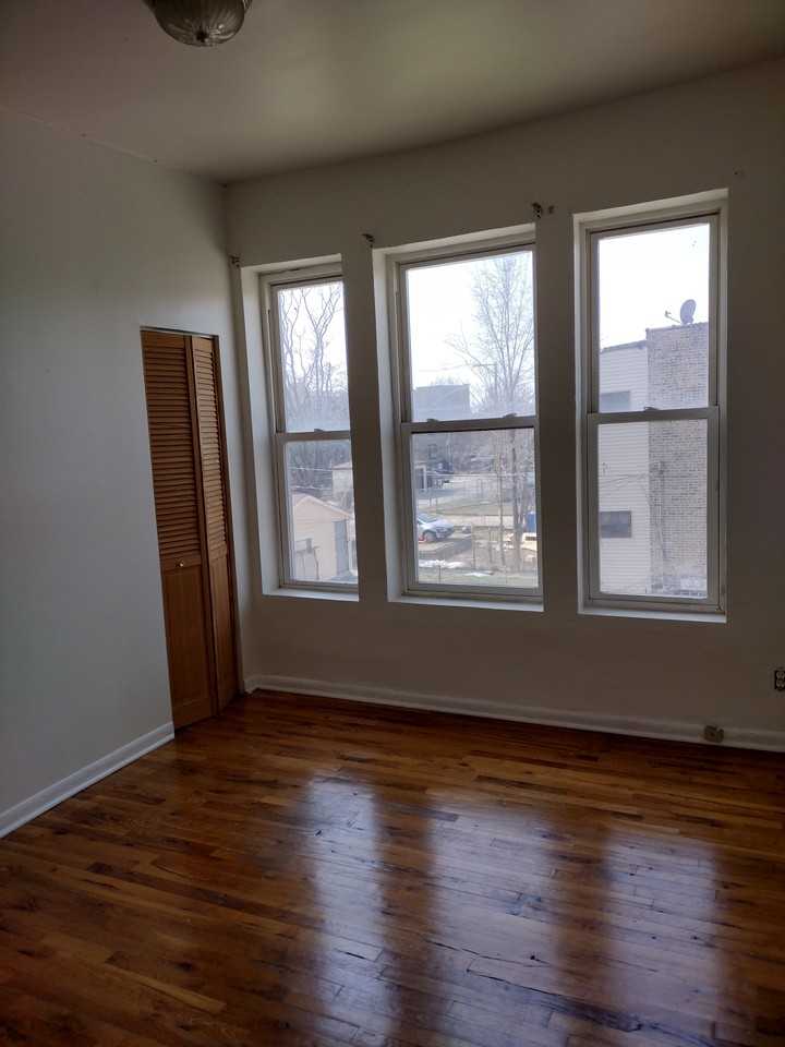 3227 W Harrison St #2R - Photo 2 of 16