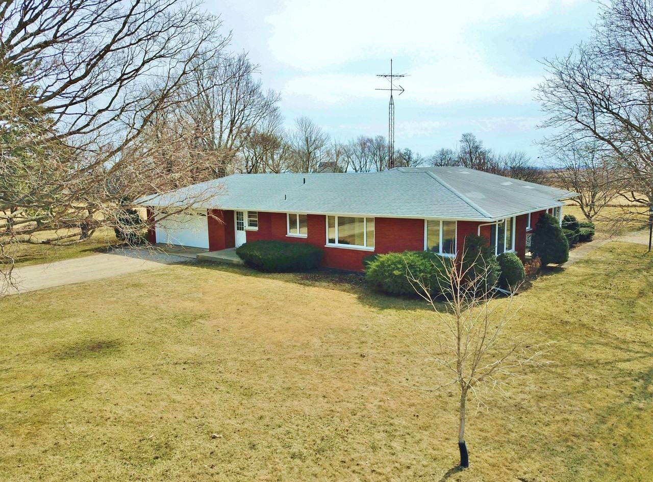 2880 E Braceville Rd - Photo 2 of 32