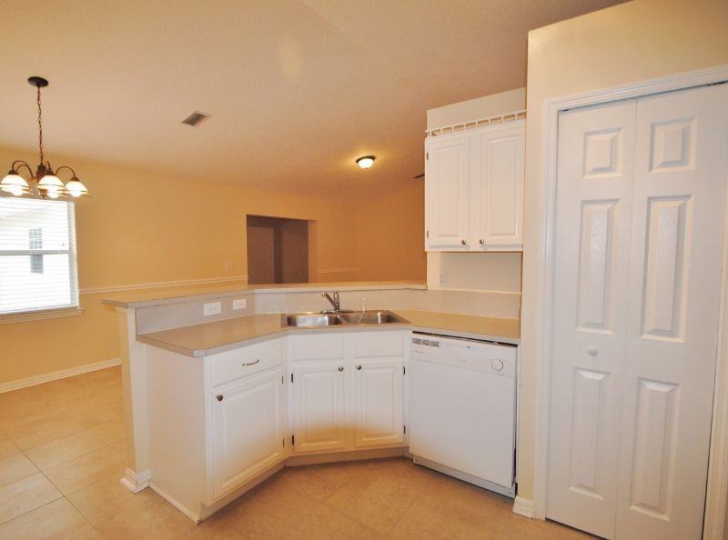 5015 Patricia St - Photo 3 of 16