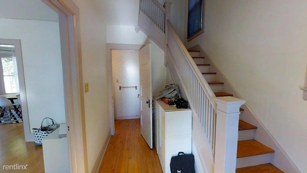 564 S Ashley St - Photo 2 of 10