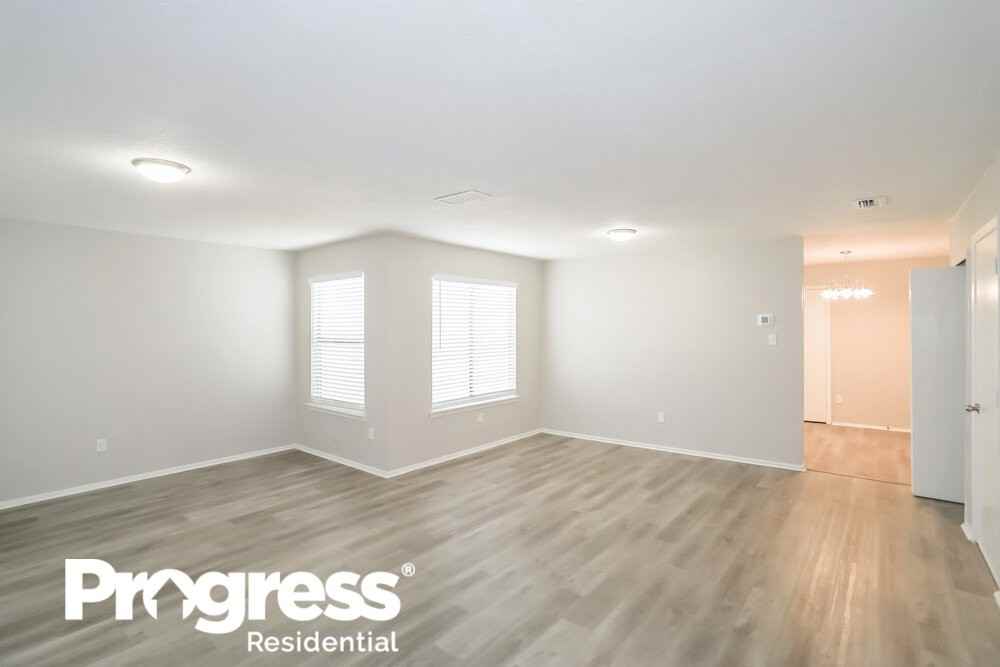 1715 Delaford Dr - Photo 3 of 16