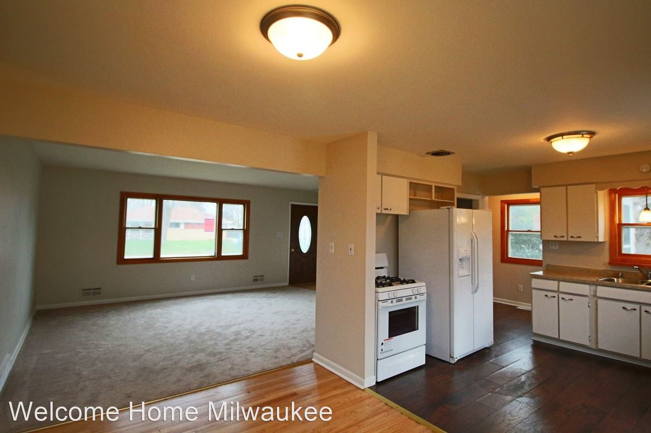 8037 N 66th St - Photo 2 of 13