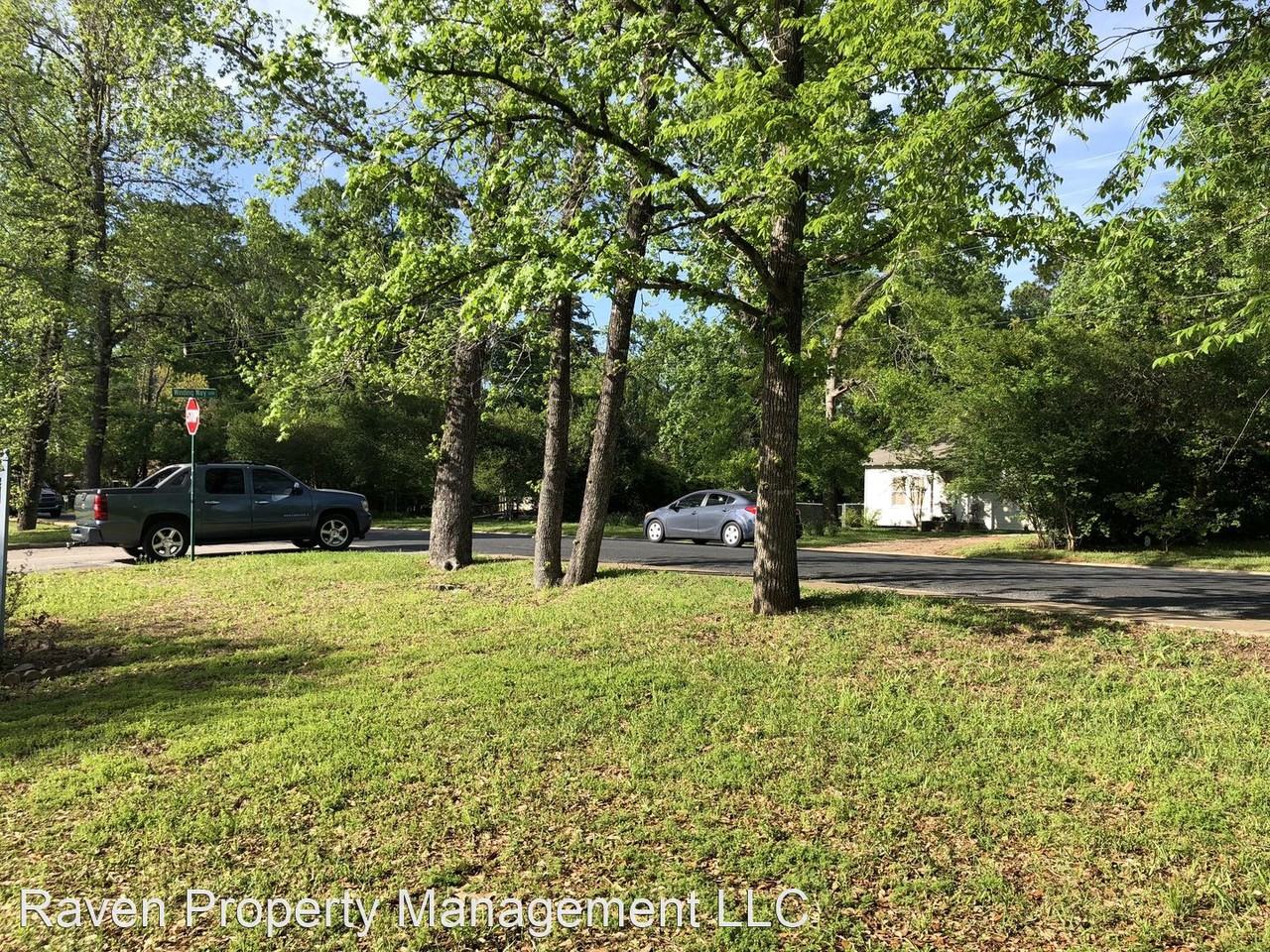 3010 Winding Way - Photo 3 of 11