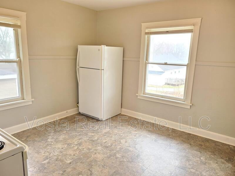 1412 S Main St #B - Photo 2 of 10