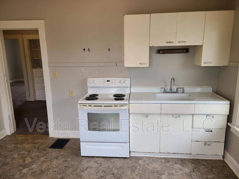 1412 S Main St #B - Photo 3 of 10