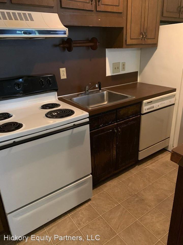 20th Avenue Drive Northeast - Photo 3 of 5