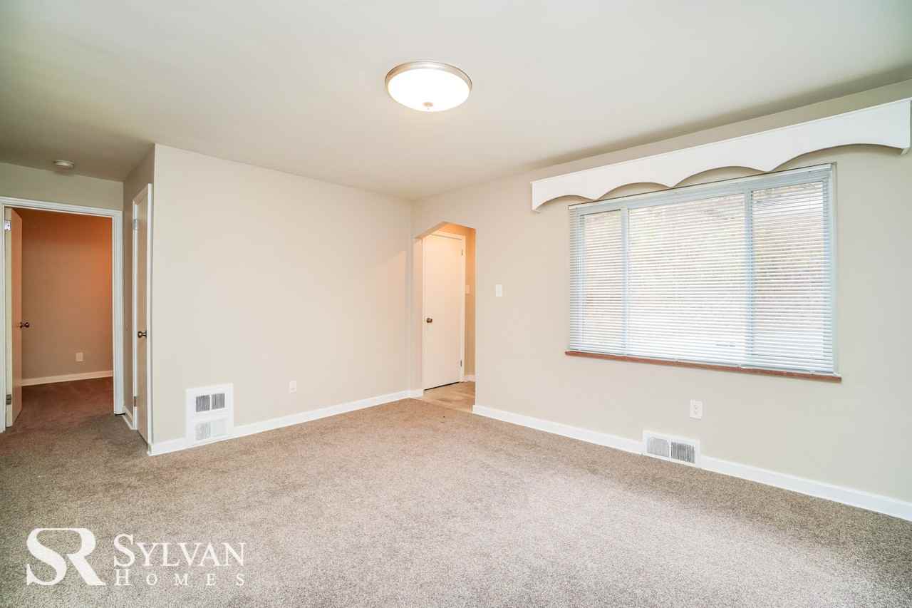 1350 Pioneer Ave - Photo 2 of 13