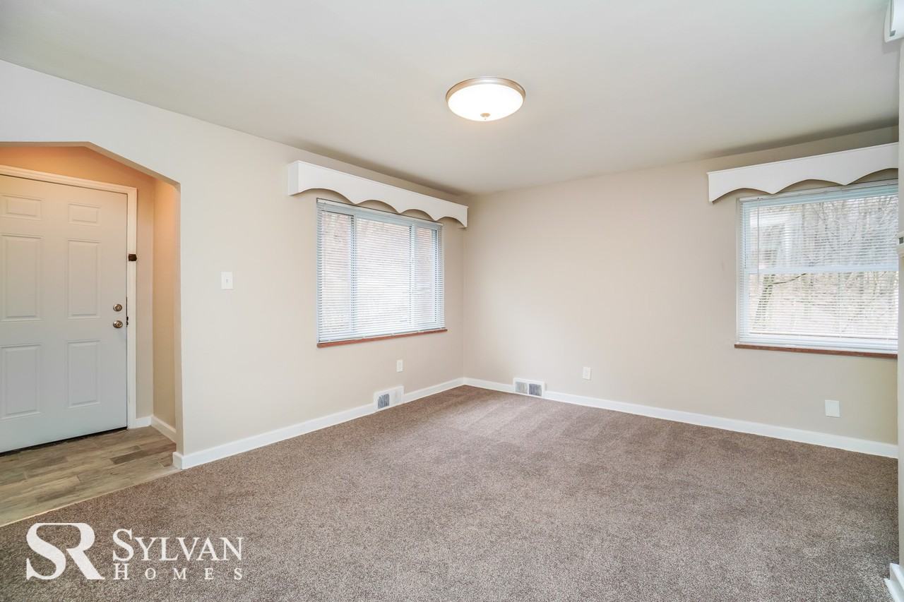 1350 Pioneer Ave - Photo 3 of 13
