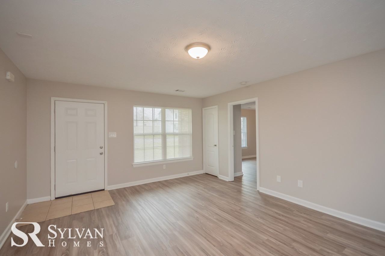 528 Dove Way - Photo 3 of 15