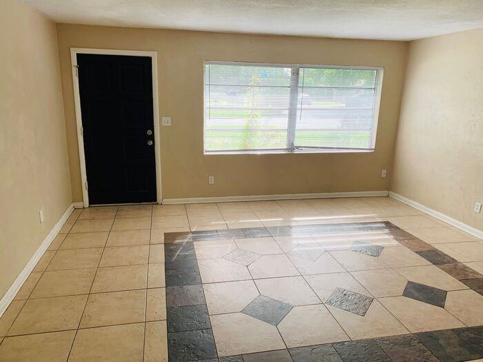 1718 Larkin Ave - Photo 2 of 29