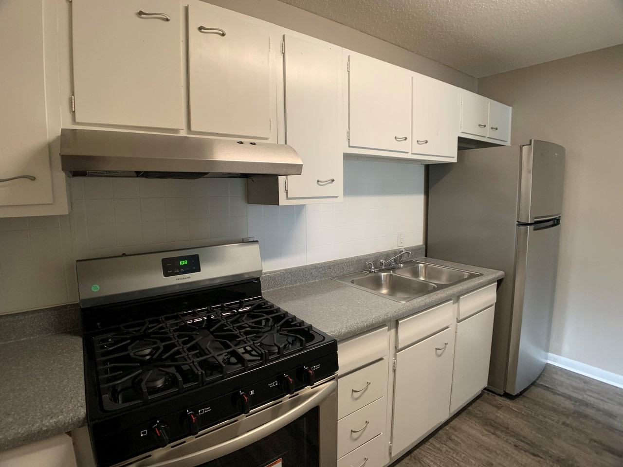 Hale - Photo 5 of 15