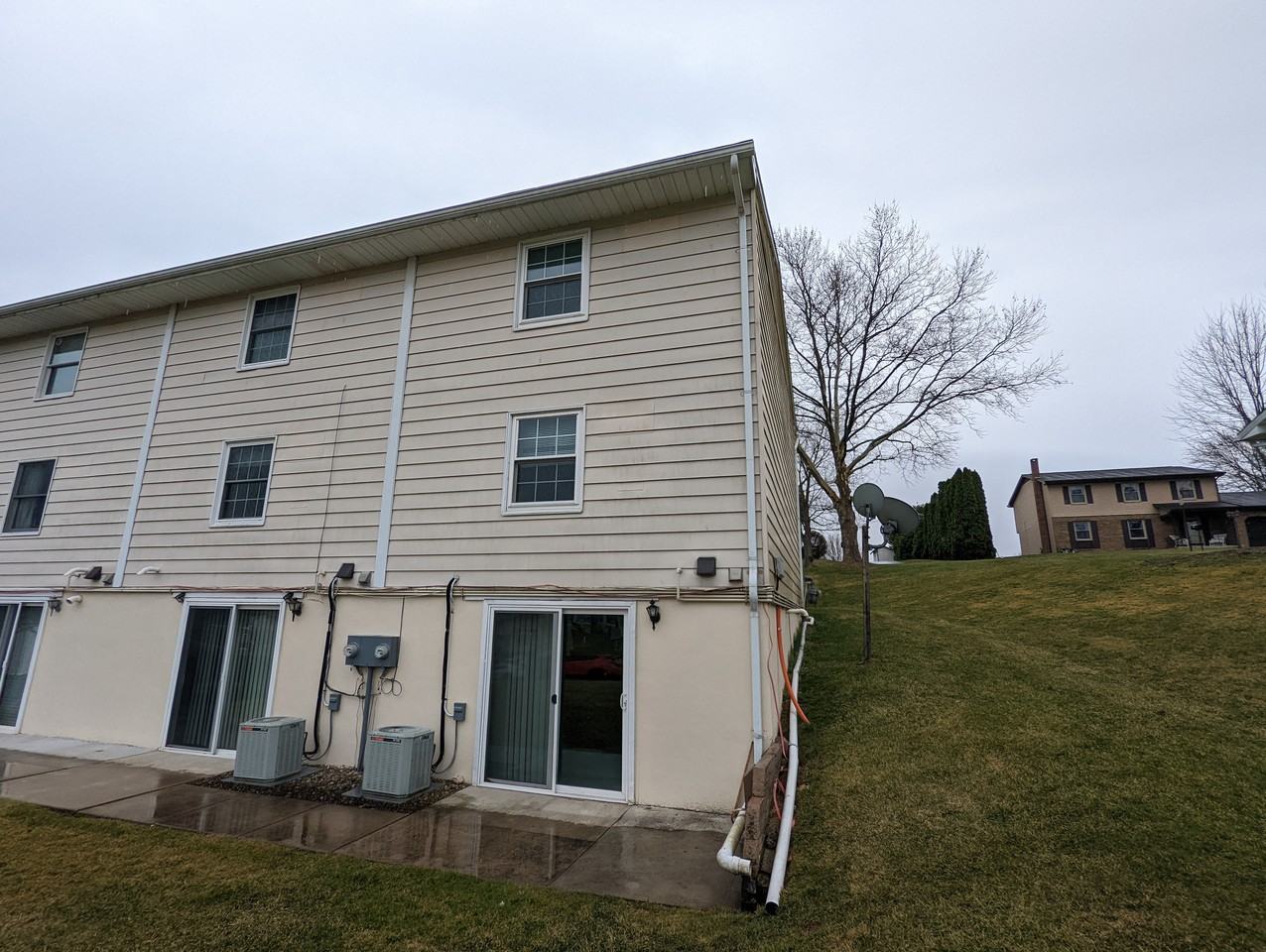 Townhouse - Photo 2 of 16