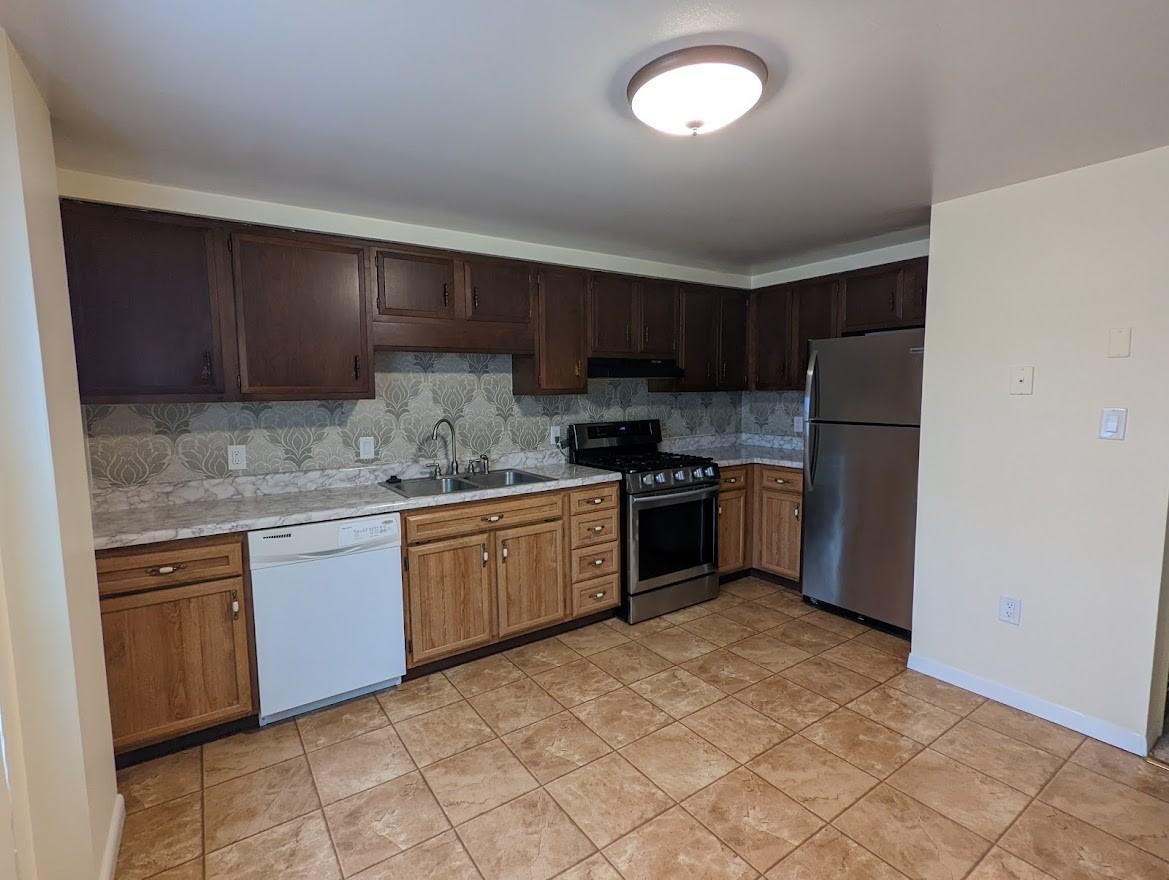 Townhouse - Photo 4 of 16