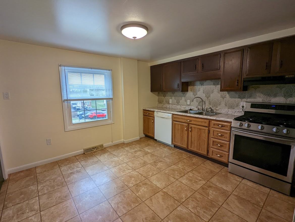 Townhouse - Photo 5 of 16