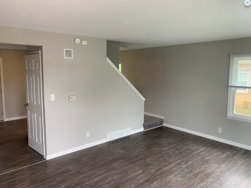 207 E 35th St #203 - Photo 2 of 5