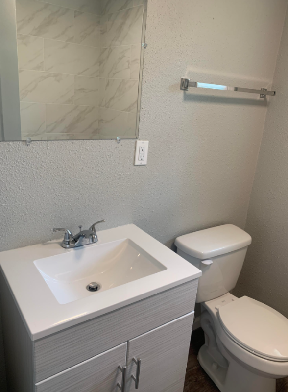 207 E 35th St #203 - Photo 4 of 5