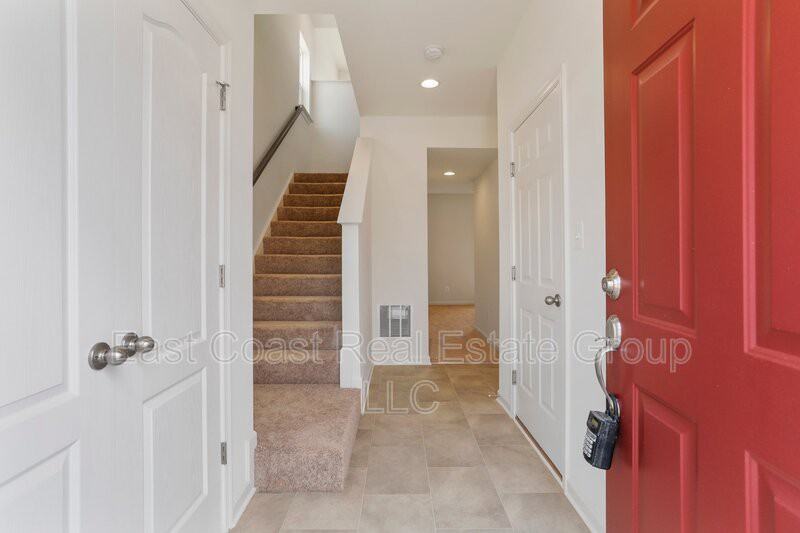 220 Charterhouse St - Photo 2 of 46