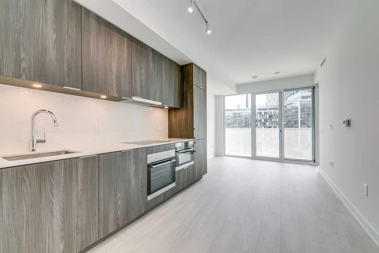 15 Queens Quay East #624