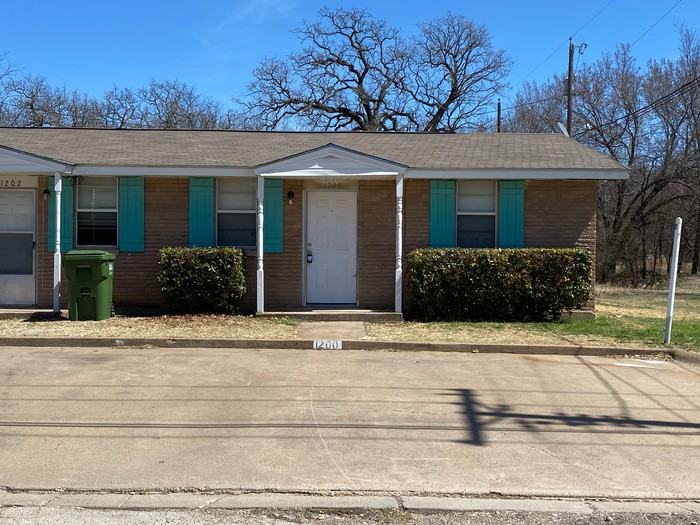 1200 Nw 3rd Ave - Photo 2 of 7