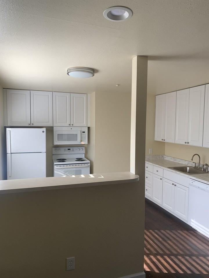 2813 Saint Paul Dr #3 - Photo 5 of 10